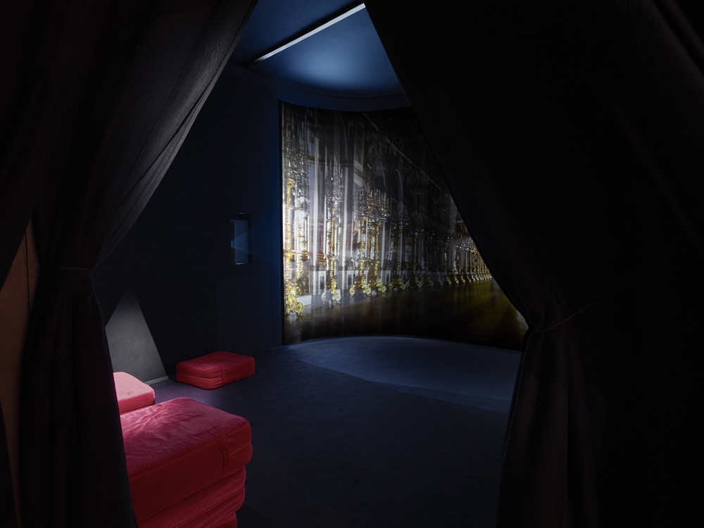 '더 프리미어 9' 프로젝터를 적용한 전시 모습.