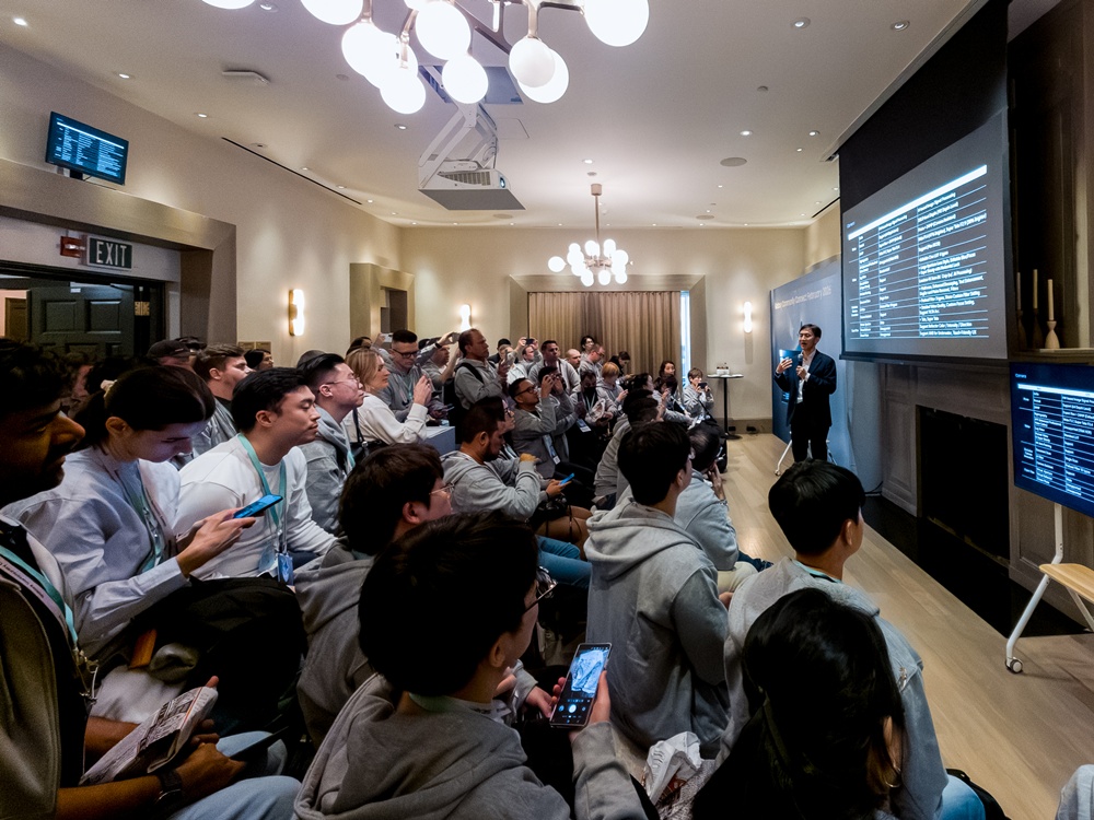 AMA세션을 듣고 있는 참석자들의 모습.