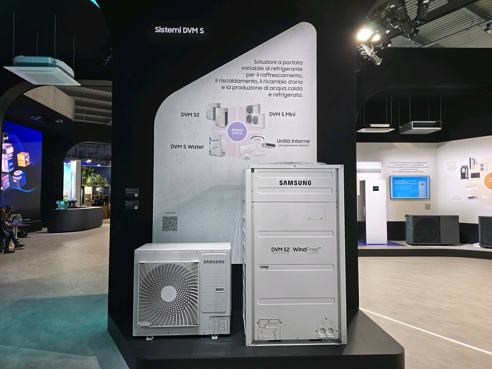 삼성전자가 24~27일 이탈리아 밀라노에서 열린 MCE(Mostra Convegno Expocomfort) 2026에 삼성부스를 마련했다. 고효율 시스템에어컨 ‘DVM’ 라인업 이미지.
