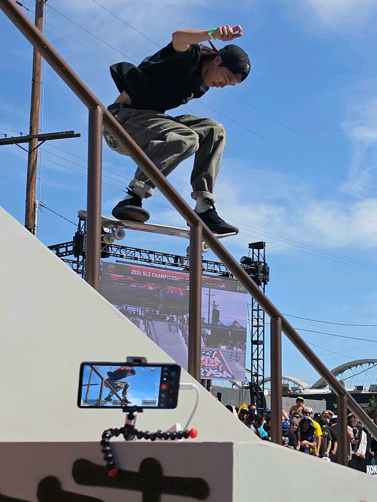‘갤럭시 S26 울트라’가 선수들의 경기를 촬영하고 있다. (사진제공: 게티이미지/삼성전자)