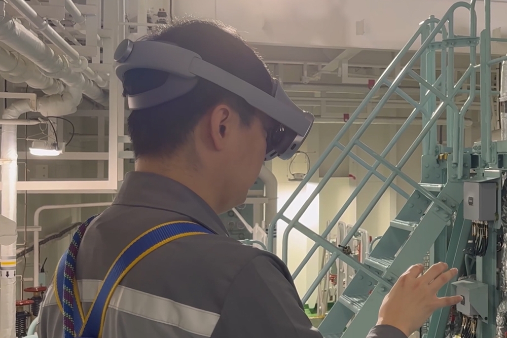 갤럭시 XR을 사용하는 모습.