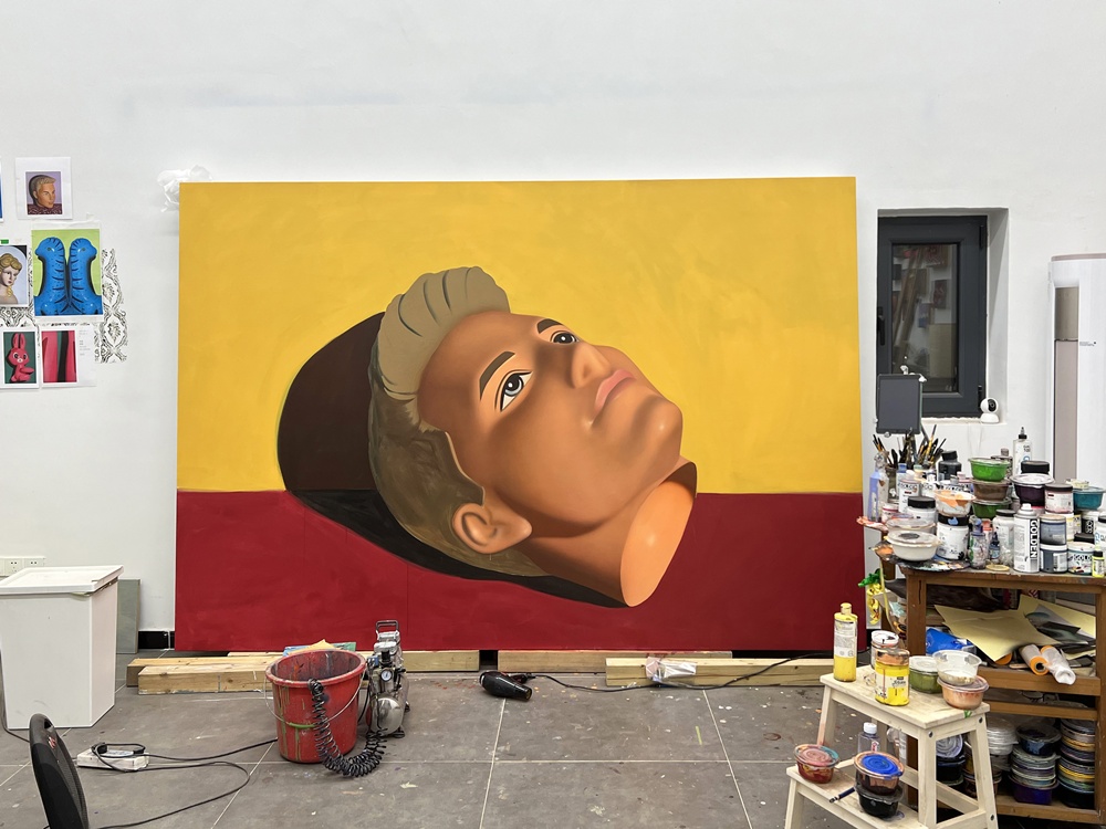 ‘켄’(Ken, 2003)은 문화에 대한 작가의 독특한 접근 방식을 담고 있는 작품이다. (사진 제공: 쑨이티엔 스튜디오 및 BANK 갤러리).