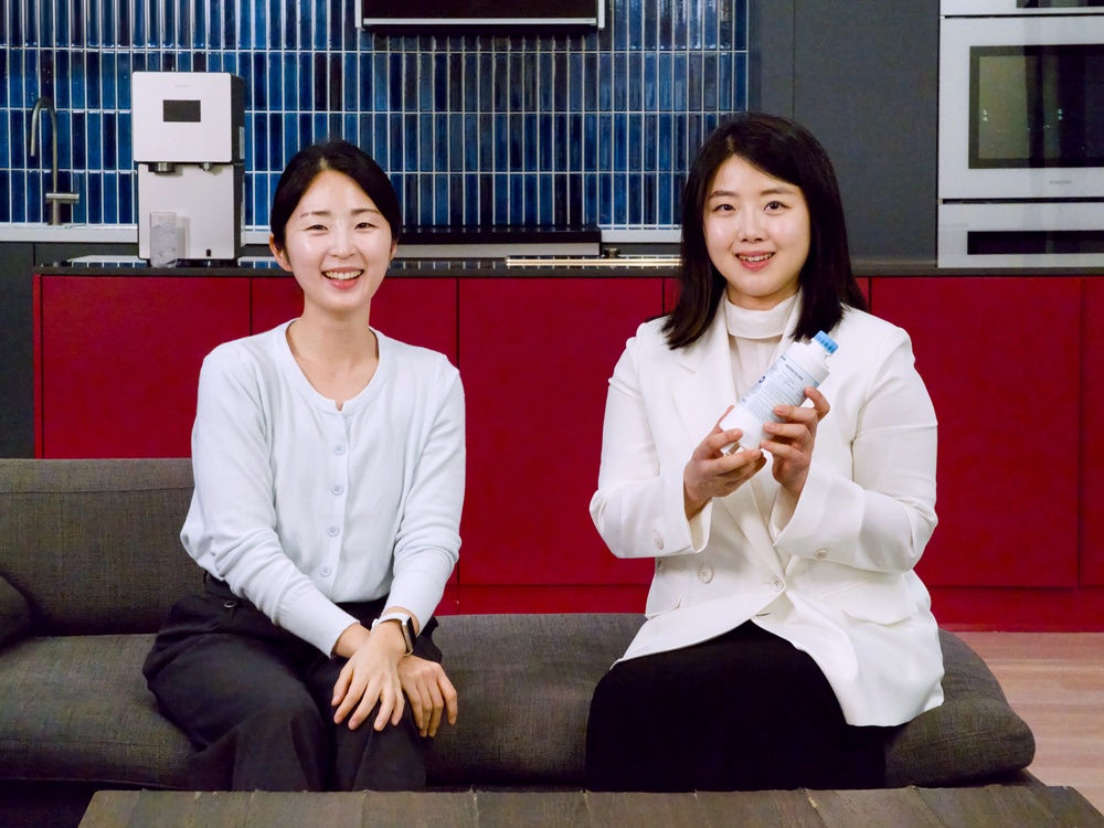 삼성전자 DA사업부 곽기문 프로(왼쪽), NSF 한국지사 김진희 본부장(오른쪽).