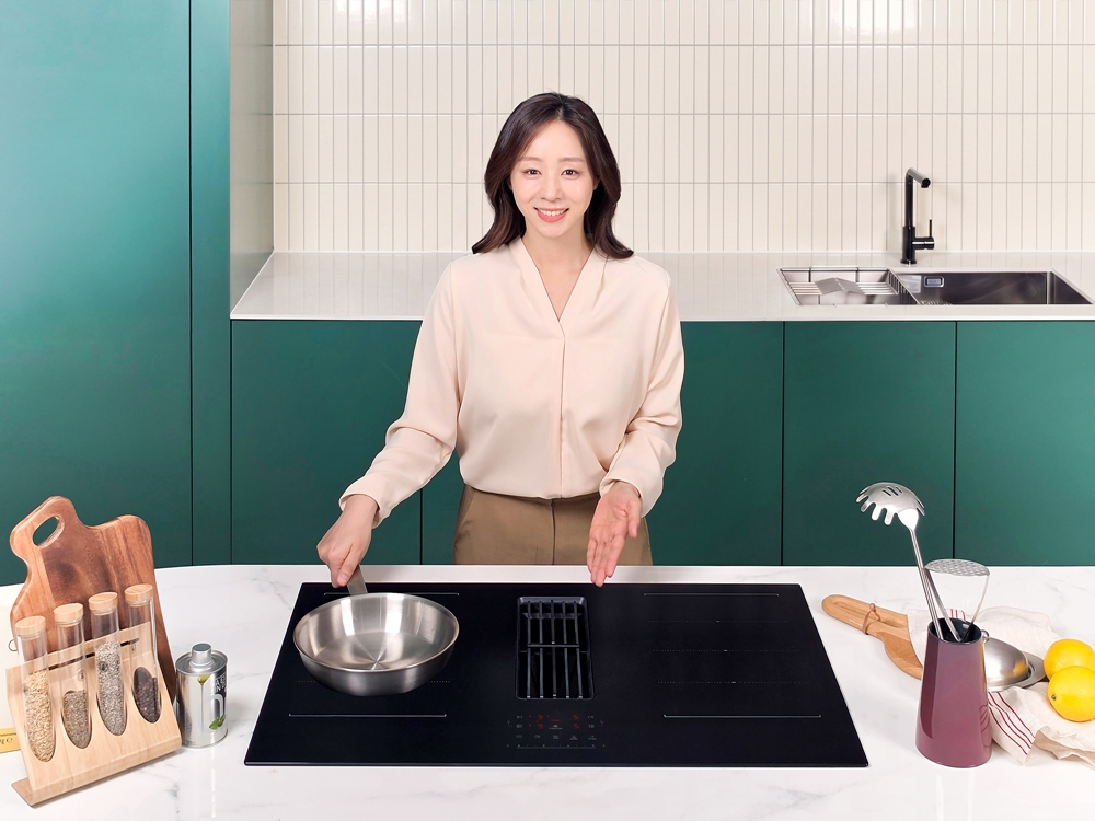 삼성전자가 인피니트 라인의 후드일체형 인덕션 제품을 출시했다. 
