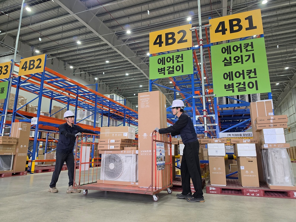 삼성전자 에어컨 설치 전담팀이 에어컨 설치 서비스를 제공하고 있다.