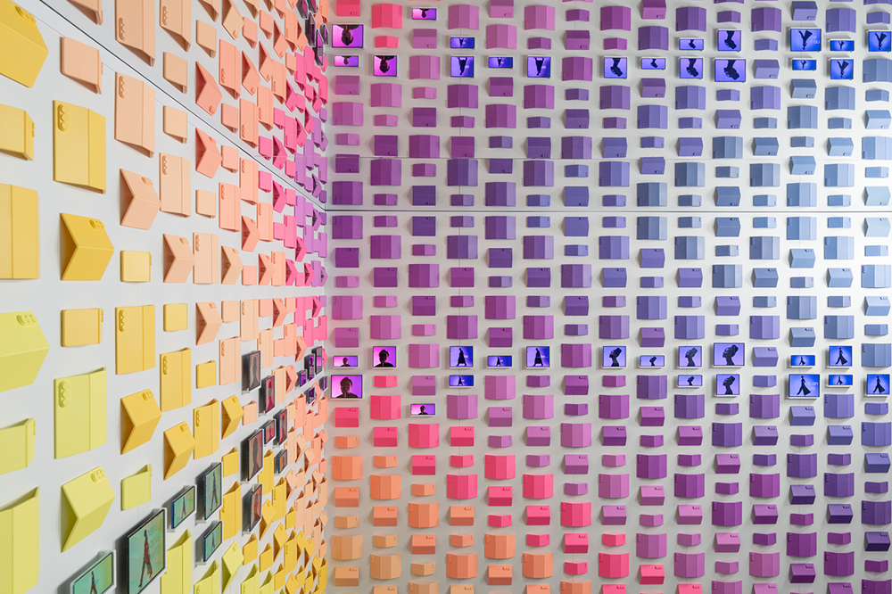 갤럭시 폴더블폰으로 구성된 ‘Unfold Your Story’ 아트월.