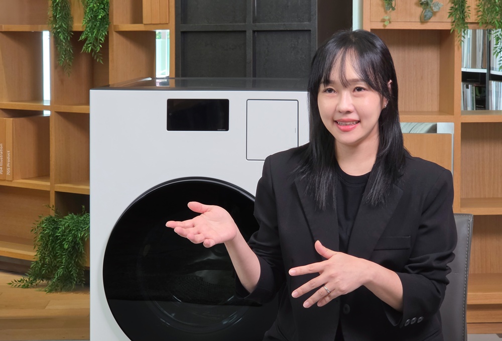 복잡한 세탁 정보를 직관적인 애니메이션으로 표현한 과정을 설명하는 DA사업부 UX디자인그룹의 강윤경 프로.