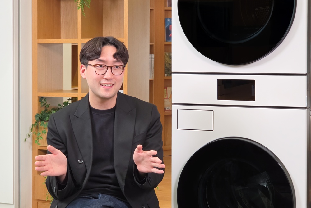 지속 가능성을 고려한 작업 방식 구현 과정을 설명하는 DA사업부 감성디자인그룹의 김성준 프로.