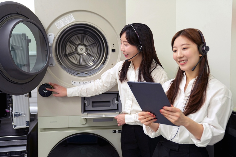 삼성전자서비스 상담사가 고객 상담을 진행하는 모습.