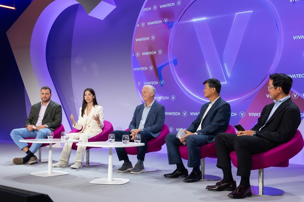 왼쪽부터 마이클 두브로브스키 사이폭스 CEO, 알리나 수 제너레이션 랩 CEO, 마이크 맥쉐리 젤스 CEO, 박헌수 삼성전자 MX사업부 디지털헬스팀장, 데이비드 리 삼성넥스트 센터장.