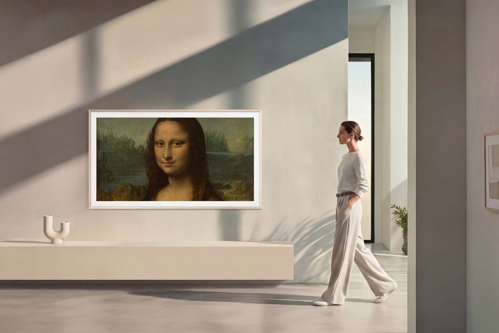 '삼성 아트 스토어'에서 루브르 박물관 컬렉션을 감상할 수 있다. 레오나르도 다 빈치(Leonardo da Vinci)의 '모나리자(Mona Lisa)' 라이프스타일 이미지.