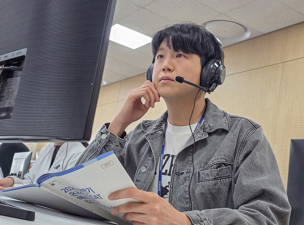 2026년 4월 삼성전자 인재개발원(경기도 수원)에서 삼성전자 감독관이 상반기 삼성직무적성검사(GSAT) 응시자를 대상으로 예비 소집을 진행하고 있다.