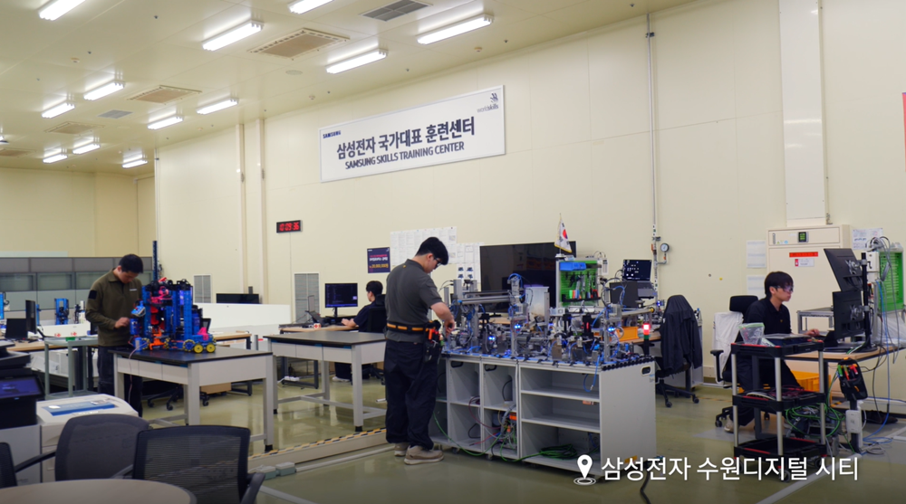 삼성전자 디지털시티(수원)에 위치한 삼성전자 국가대표 훈련센터에서 연습 중인 선수들.