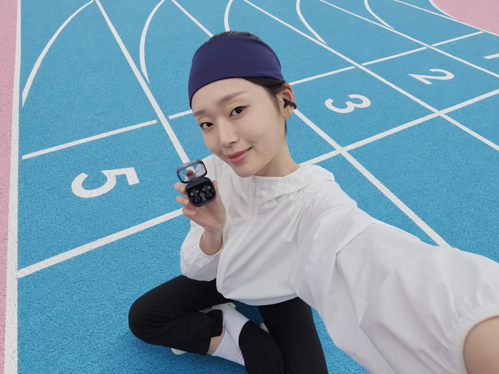 갤럭시 버즈 시리즈 최초의 클립형 무선 이어폰 '갤럭시 버즈 온'